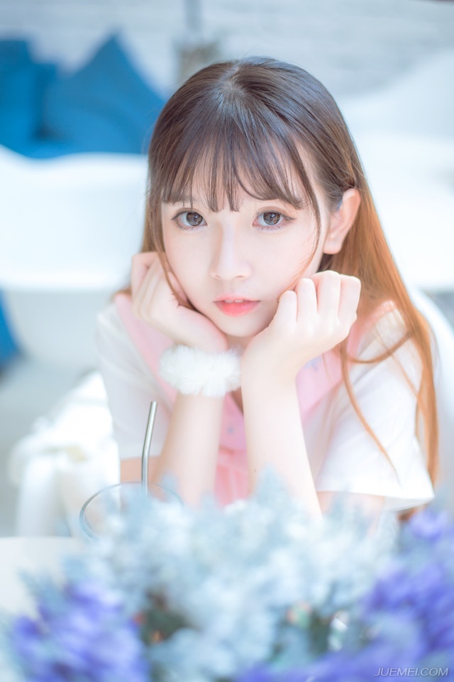 与此同时，负责指挥战斗的庞德冷笑着看向关羽，此时的关羽动作明显已经有所迟钝，或许今日，便能将这个名满天下的名将给杀掉，成就自己的名声。